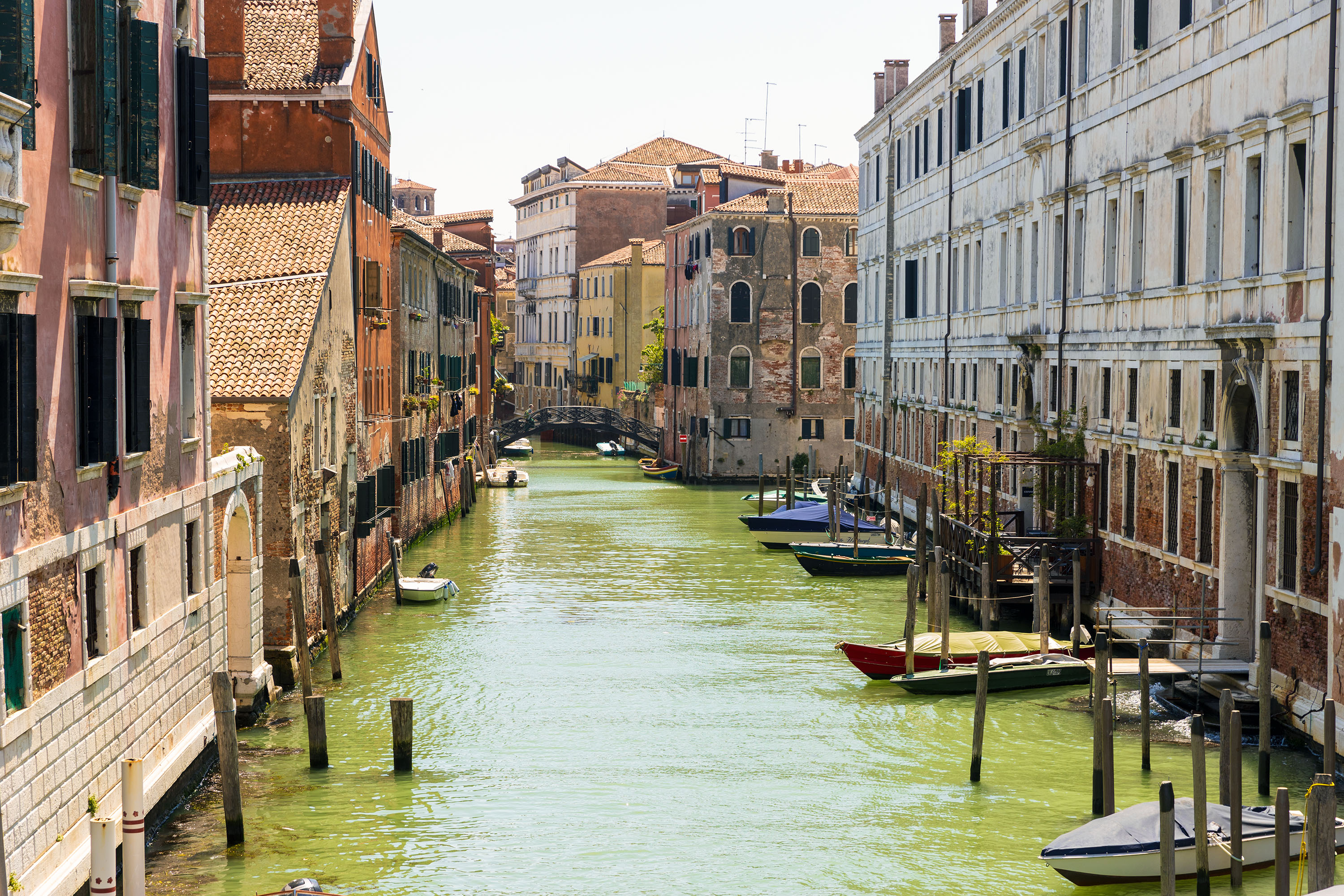 Venedig - ein Kanal der in die Stadt führt, von Fondamente Nove